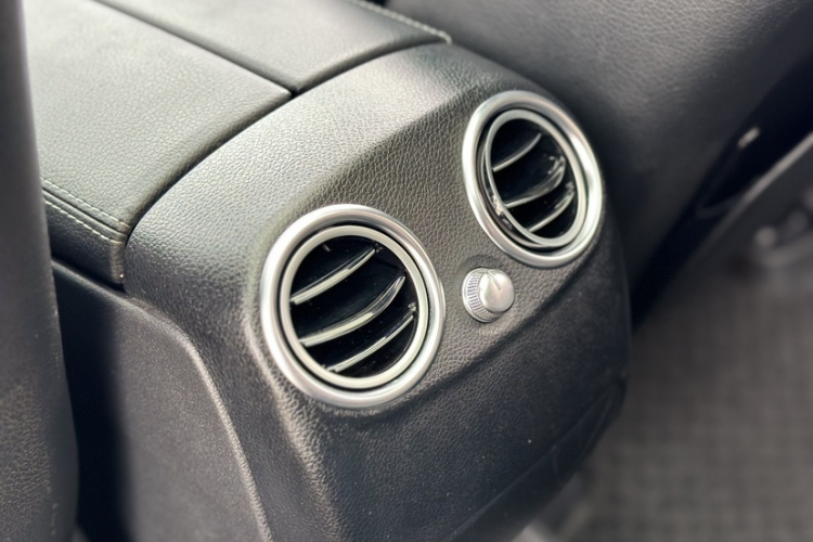 奔驰GLC 2017款 GLC 200 4MATIC中控内饰7008