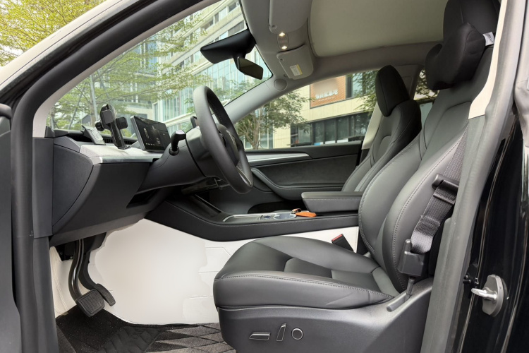 特斯拉 Model Y 2023款 后轮驱动版中控内饰19