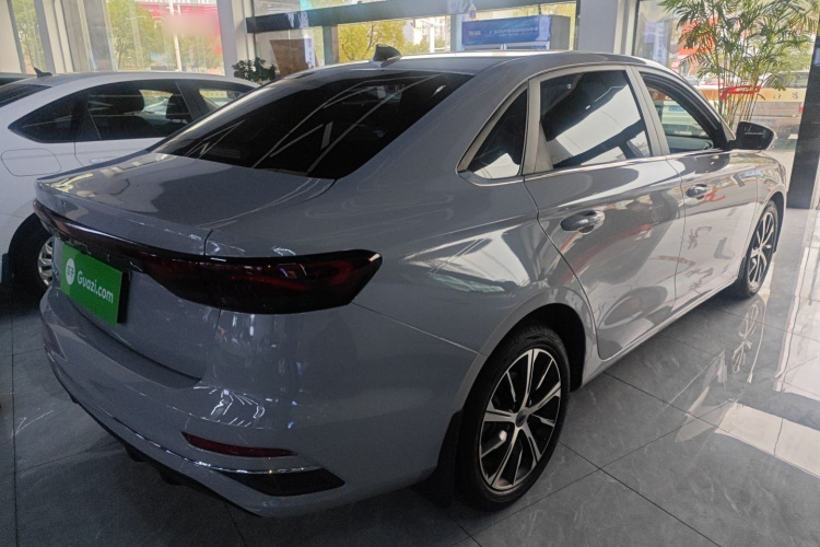 吉利汽车 帝豪 2022款 第4代 1.5L CVT尊贵型车身外观7