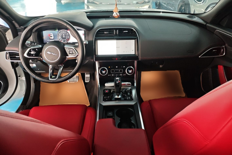 捷豹XEL 2022款 2.0T 250PS R-DYNAMIC S进取运动版中控内饰12