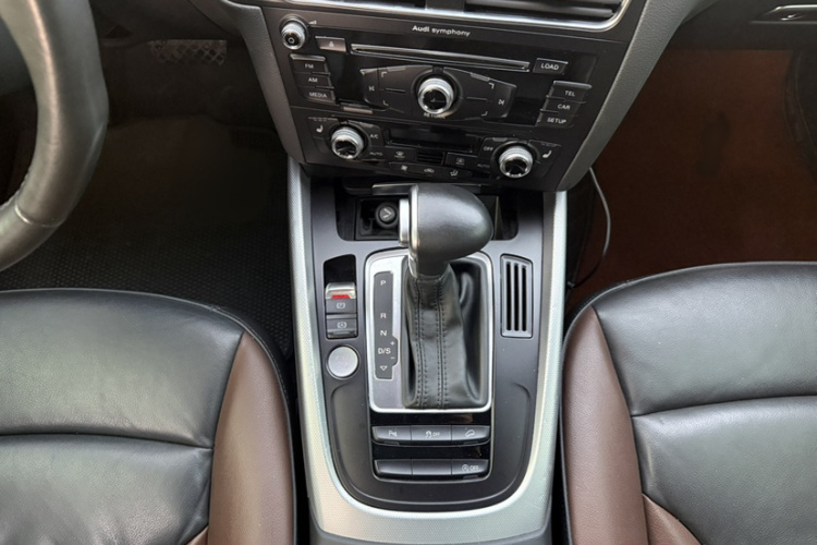 奥迪Q5 2017款 Plus 40 TFSI 技术型中控内饰7004