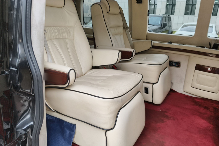 GMC SAVANA 2014款 5.3L 四驱领袖版中控内饰21