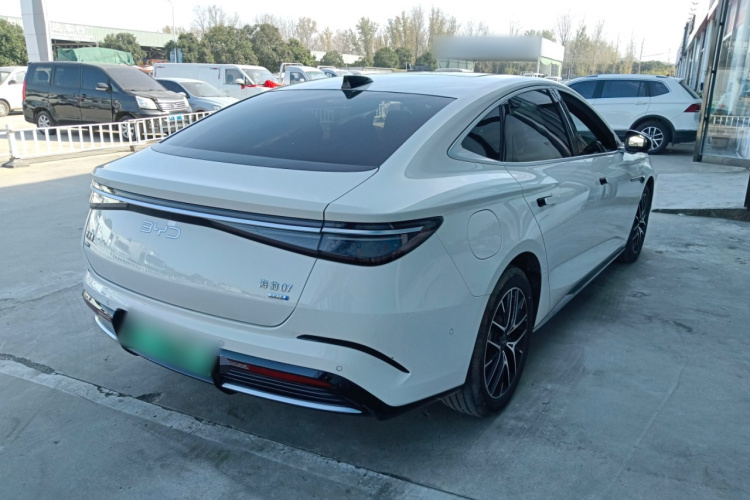 比亚迪 海豹07 DM-i 2025款 智驾版 DM-i 1.5L 125km 尊贵型车身外观7