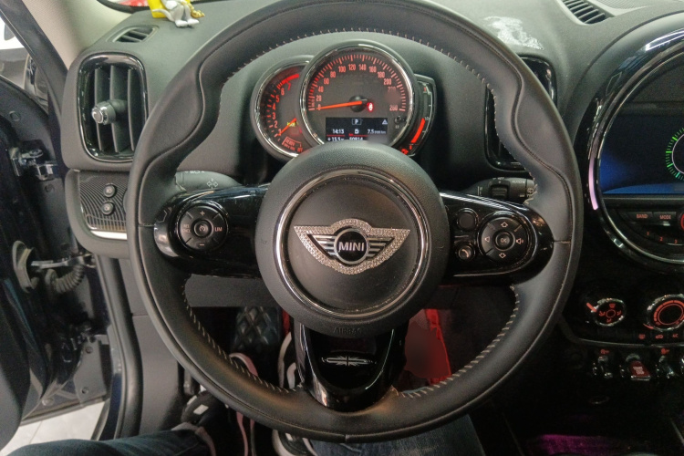 MINI Countryman 2020款 1.5T COOPER 鉴赏家中控内饰13