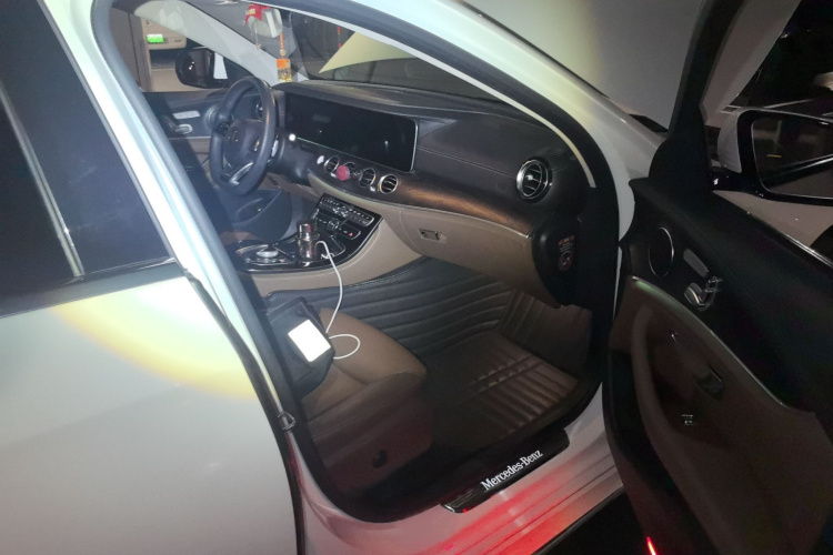 奔驰E级 2017款 E 200 L 运动型 4MATIC局部细节9005