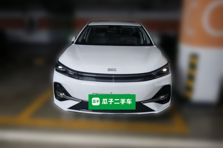 吉利银河 银河A7 2025款 EM-i 70km 豪享版车身外观2