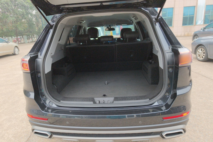 奇瑞 瑞虎8 PLUS鲲鹏e+ 2022款 PHEV 1.5T都市e+机舱底盘23