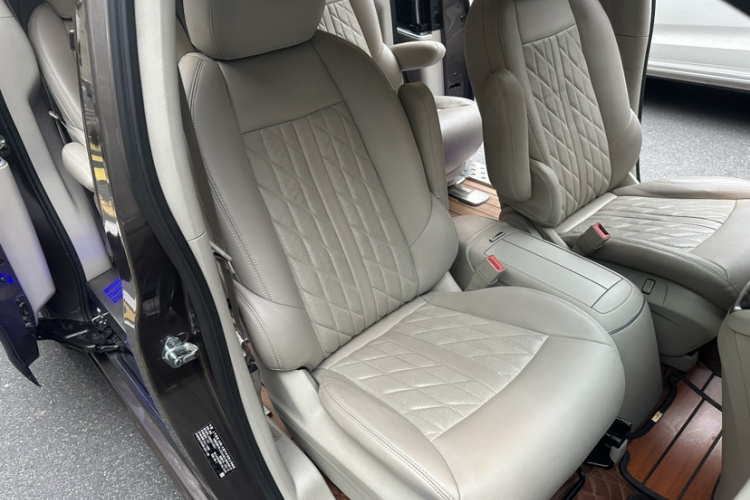 别克GL8 2021款 陆上公务舱 652T 舒适型局部细节41