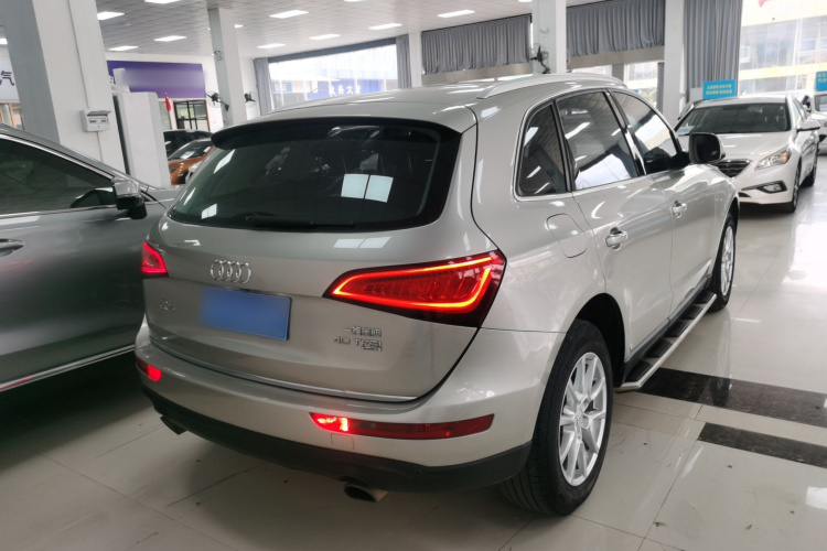 奥迪Q5 2016款 40 TFSI 进取型车身外观7