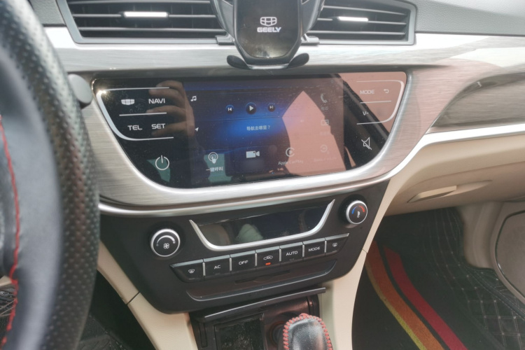 吉利汽车 帝豪 2017款 三厢百万款 1.5L CVT豪华型局部细节16