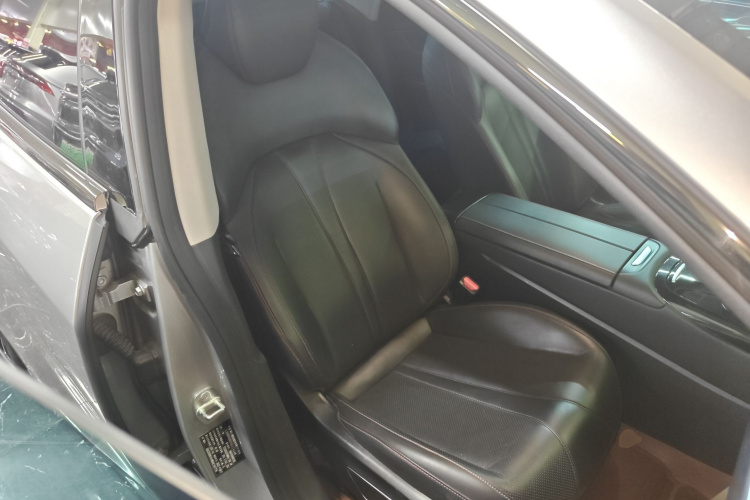 小鹏P7 2022款 480E局部细节41