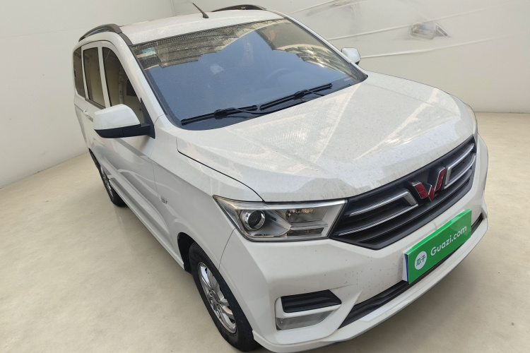 五菱汽车 五菱宏光 2018款 1.5L S标准型L2B车身外观3