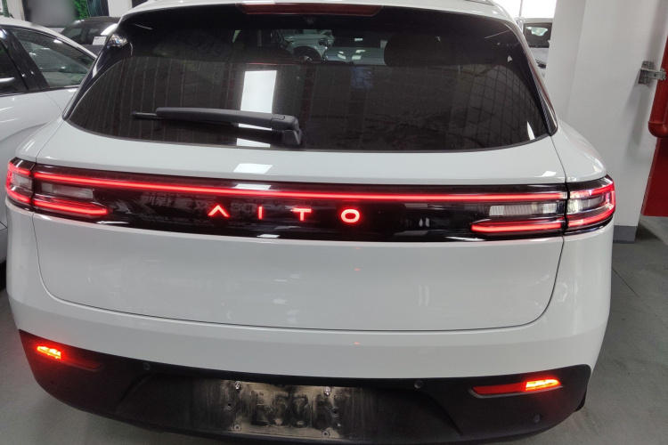 鸿蒙智行 问界M5 2023款 纯电后驱智驾版车身外观6