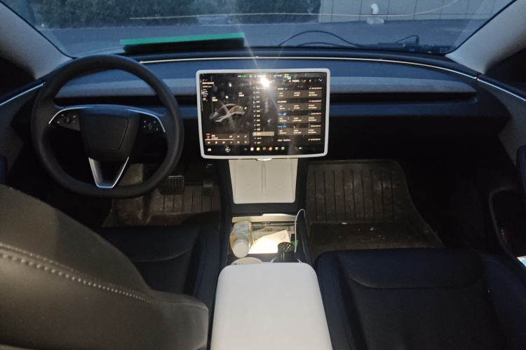 特斯拉 Model 3 2023款 后轮驱动版中控内饰12