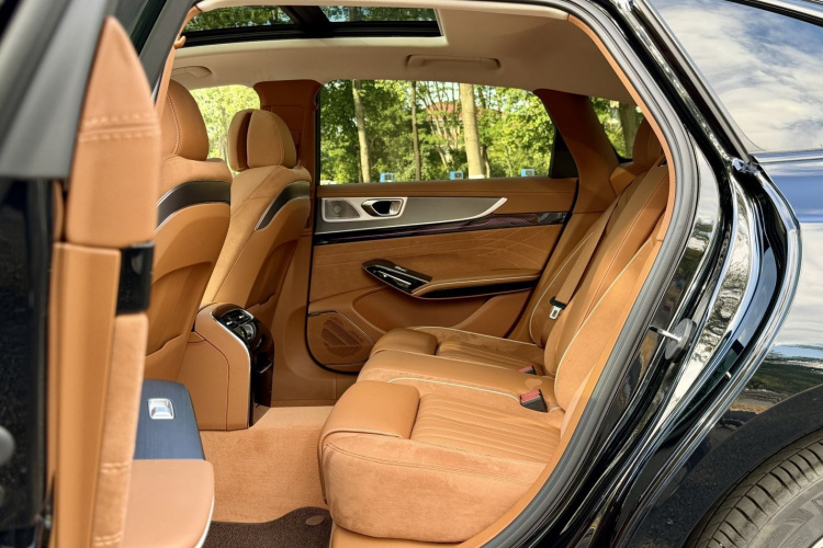 红旗H9 2024款 2.0T 旗畅 私享风尚版中控内饰21