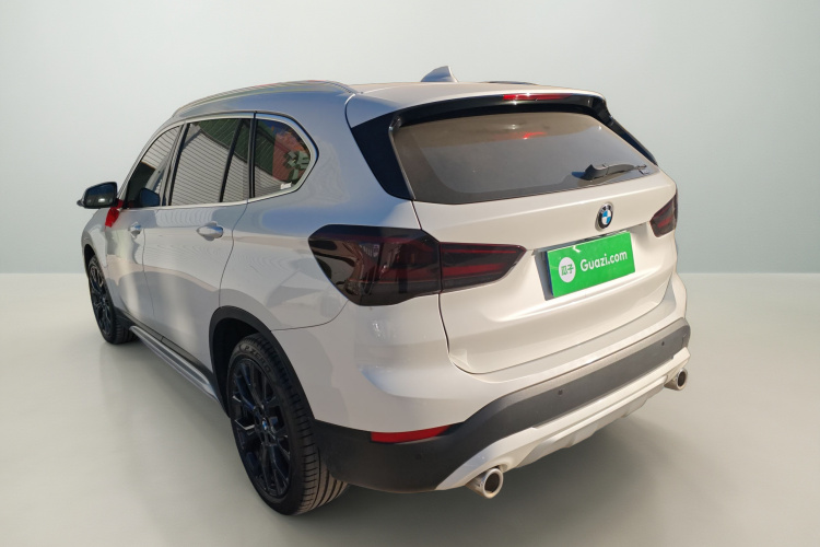 宝马X1 2021款 改款 xDrive25Li 尊享型车身外观5