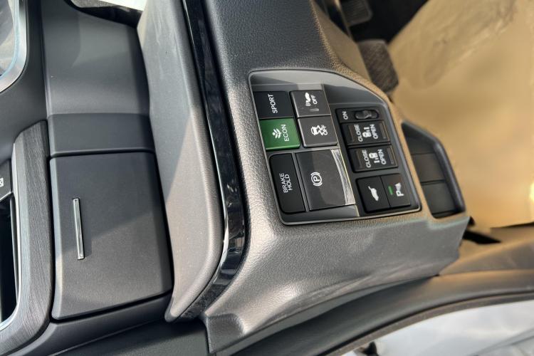 本田 艾力绅 2024款 2.0L e:HEV 豪华版中控内饰7006