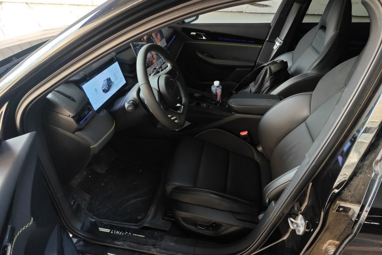 领克03 2025款 1.5TD DCT冠军版Pro中控内饰19