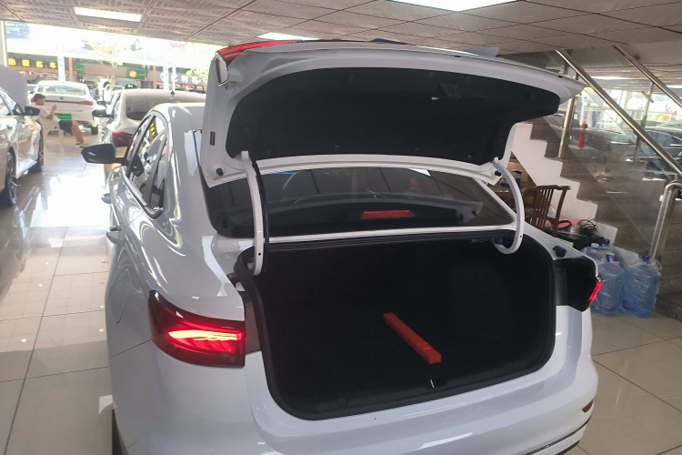 吉利汽车 帝豪 2023款 第4代冠军版 1.5L CVT豪华型中控内饰23