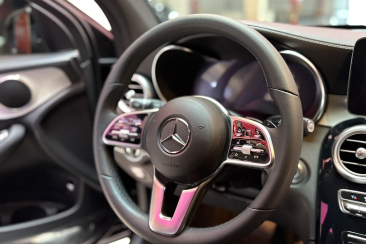 奔驰GLC 2022款 改款三 GLC 260 L 4MATIC 动感型中控内饰7010