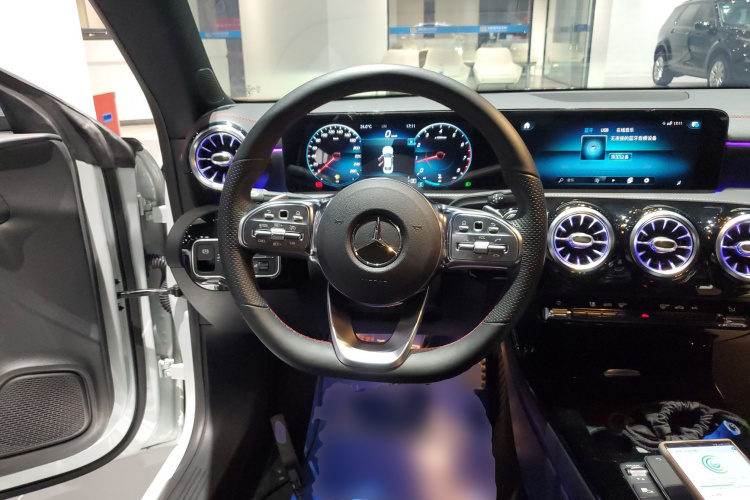 奔驰CLA 2020款 CLA 200中控内饰13