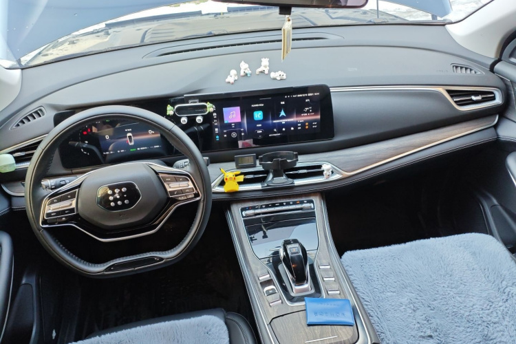 蓝电E5 2023款 1.5L DE-i 100KM畅享型 7座中控内饰7002