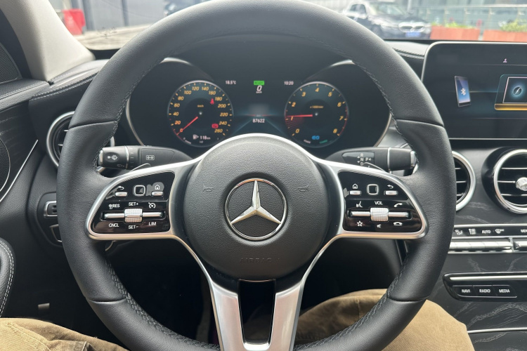 奔驰C级 2019款 C 260 L 运动版局部细节9006