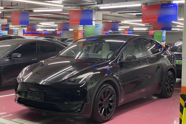 特斯拉 Model Y 2022款 改款 长续航全轮驱动版车身外观1