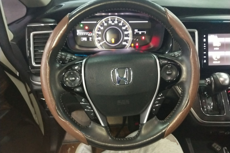 本田 艾力绅 2016款 2.4L 豪华版中控内饰13
