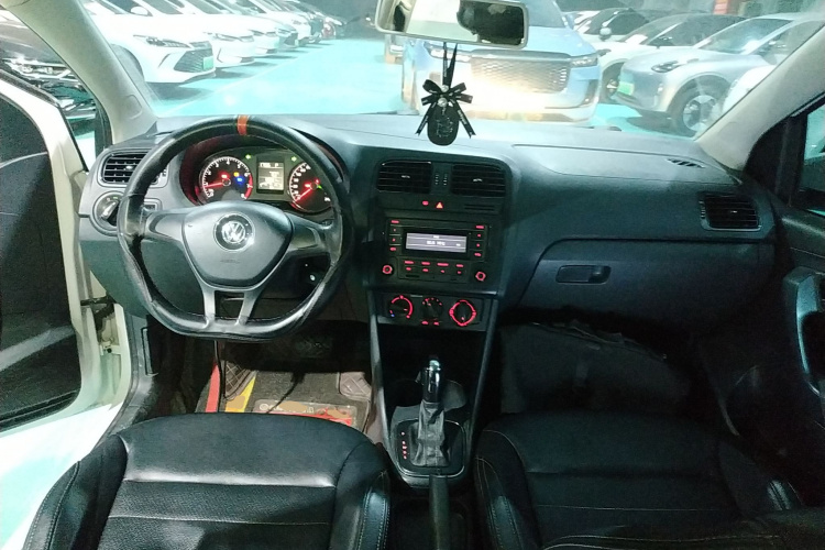 大众 Polo 2016款 1.4L 自动风尚型中控内饰7002