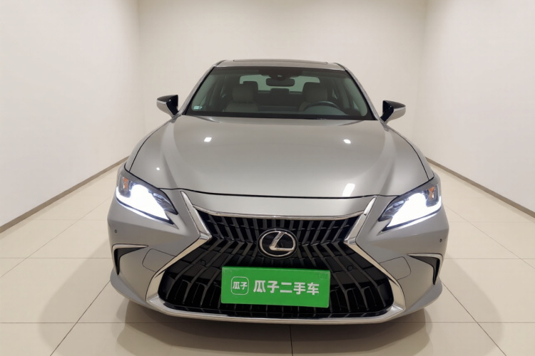 雷克萨斯ES 2022款 200 卓越版车身外观2