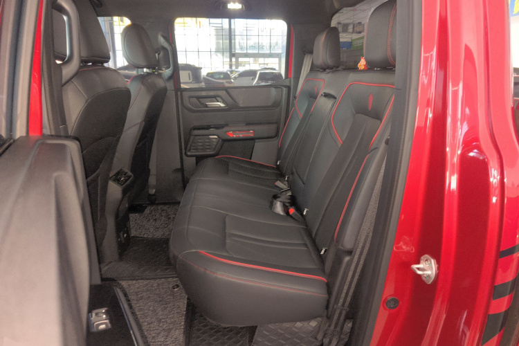 江铃 大道 2024款 敢探者 2.3T汽油自动四驱极境款中控内饰7004