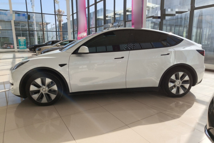 特斯拉 Model Y 2022款 改款 后轮驱动版车身外观4