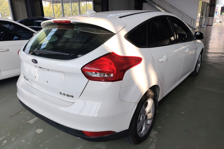 福特 福克斯 2017款 两厢 1.6L 自动舒适型智行版车身外观7