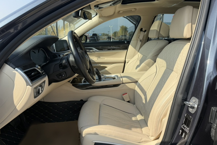 宝马7系 2016款 730Li 豪华型中控内饰7001