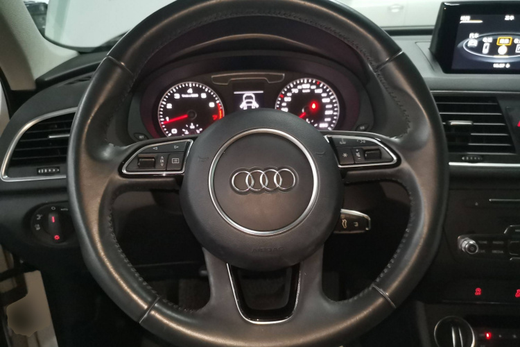 奥迪Q3 2017款 30 TFSI 时尚型中控内饰13