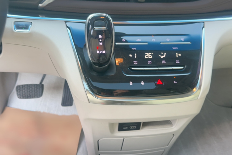 别克GL8 2022款 陆上公务舱 652T 豪华型局部细节18