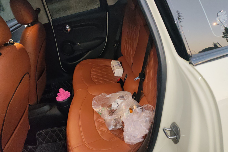 MINI 2022款 1.5T ONE 五门版PLUS中控内饰21