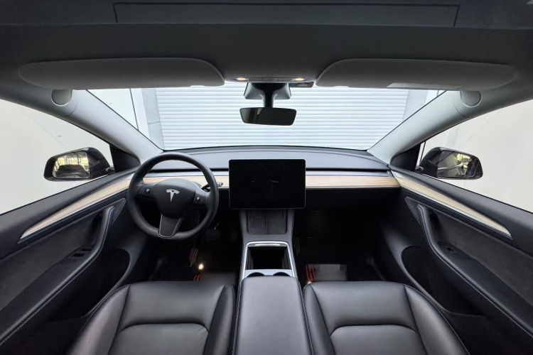 特斯拉 Model Y 2021款 标准续航后驱版中控内饰7002