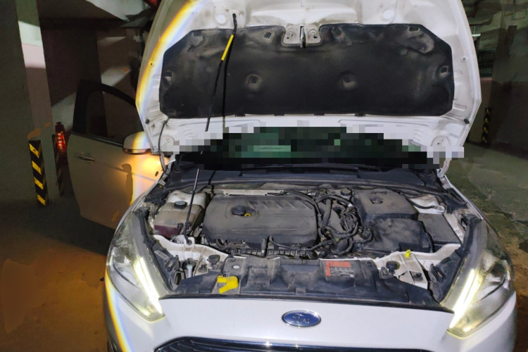 福特 福克斯 2015款 三厢 EcoBoost 180 自动旗舰型局部细节24