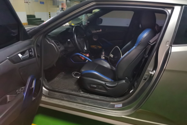 现代 Veloster飞思 2015款 1.6T 自动豪华版中控内饰20