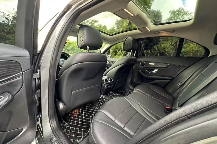 奔驰C级 2019款 改款 C 260 L 运动版中控内饰7002