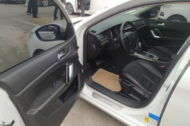 标致408 2014款 1.8L 自动豪华版中控内饰20