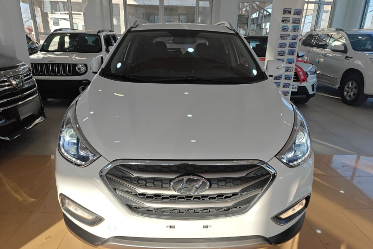 北京现代ix35 2015款 2.0L  手动两驱舒适型 国IV车身外观2