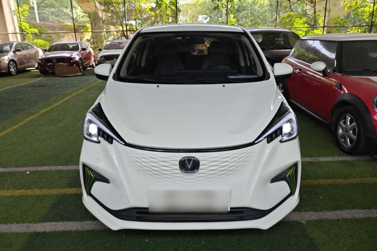 长安欧尚 奔奔E-Star 2021款 国民版 心悦版（快充版）磷酸铁锂（31.18kWh）车身外观2