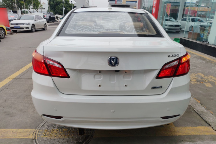 长安 逸动 2015款 1.6L 手动豪华型 国V车身外观6