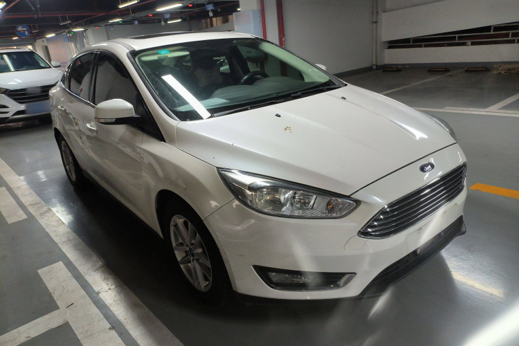 福特 福克斯 2015款 三厢 1.6L 自动风尚型车身外观3