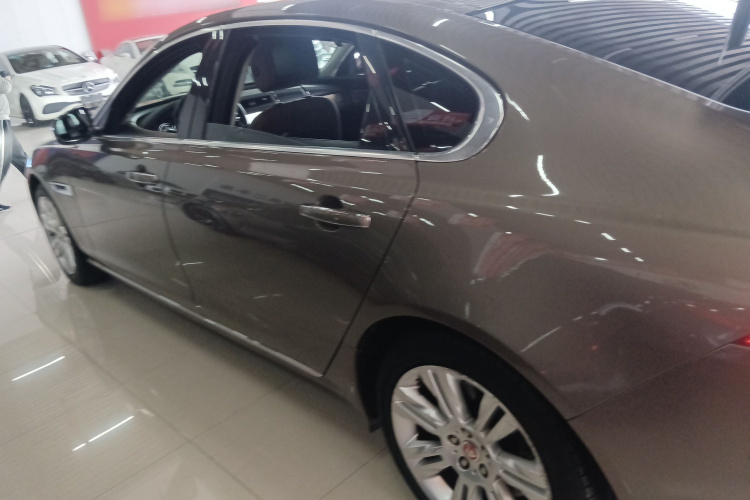 捷豹XFL 2019款 XFL 2.0T 250PS 四驱尊享版车身外观6003