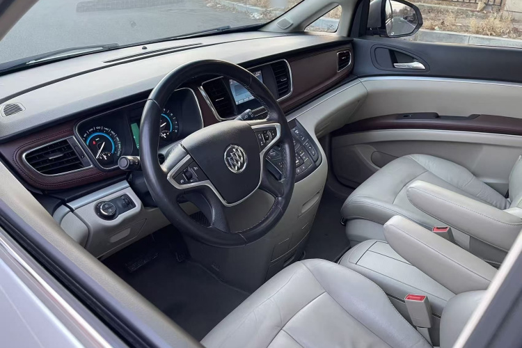 别克GL8 2014款 2.4L LT豪华商务行政版中控内饰7001