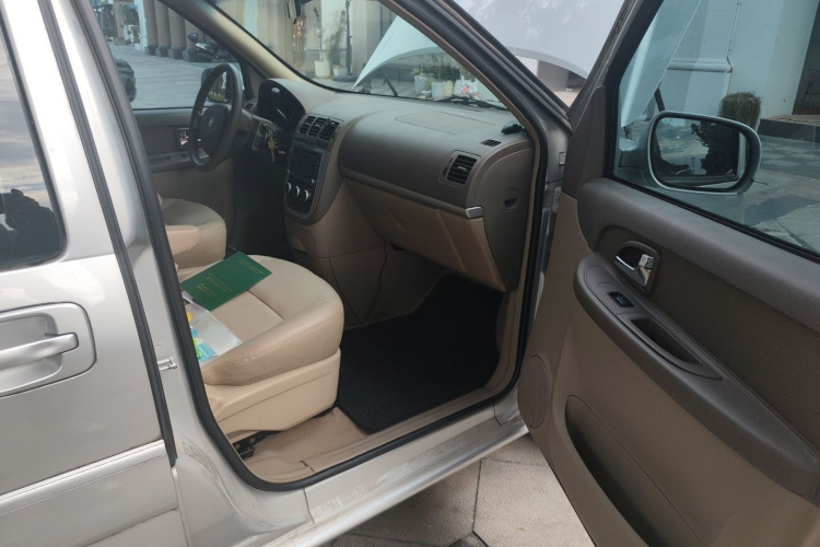 别克GL8 2014款 2.4L 经典版局部细节9005